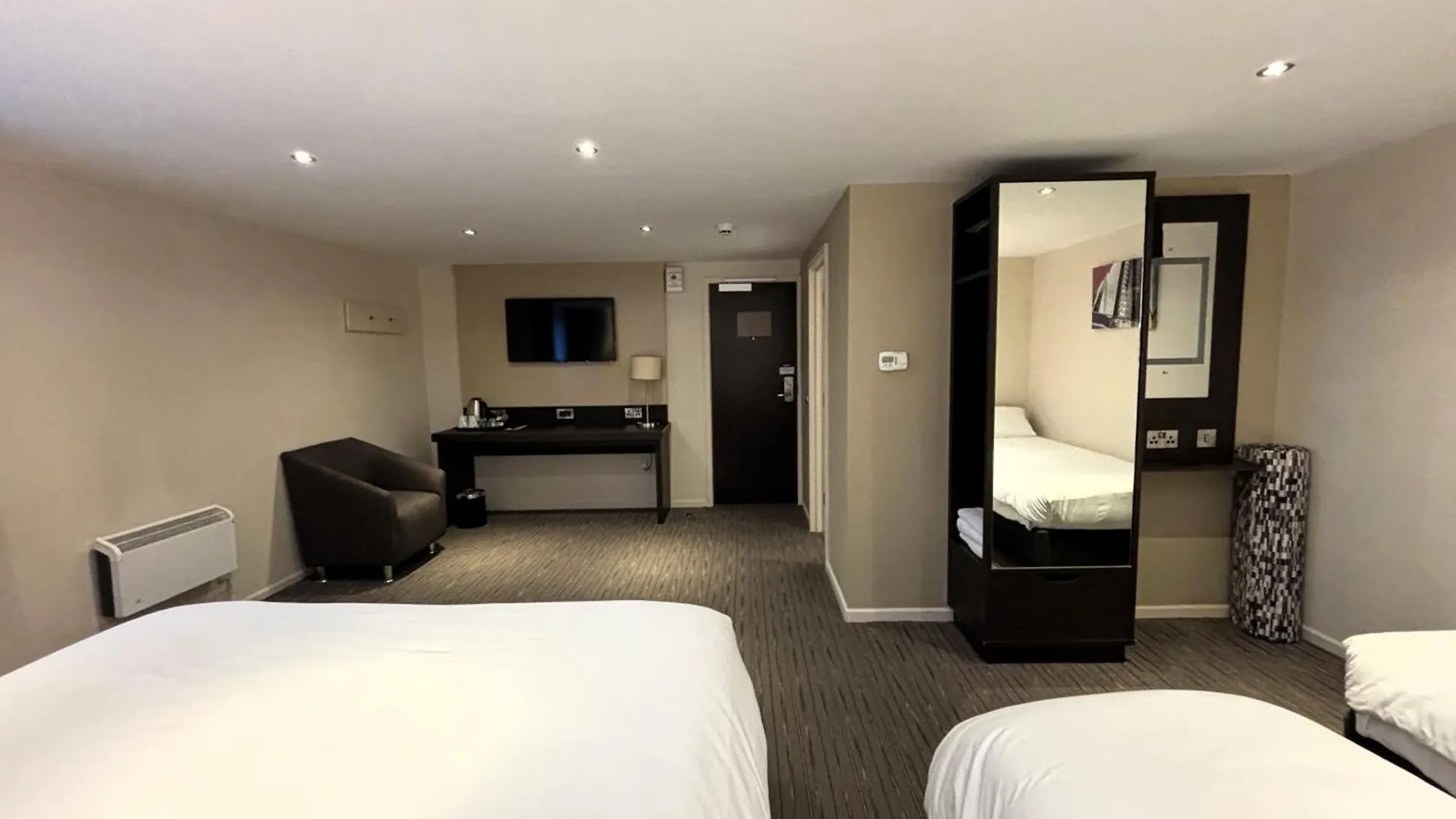 Premier Roomz Two Mills Ledsham  United Kingdom