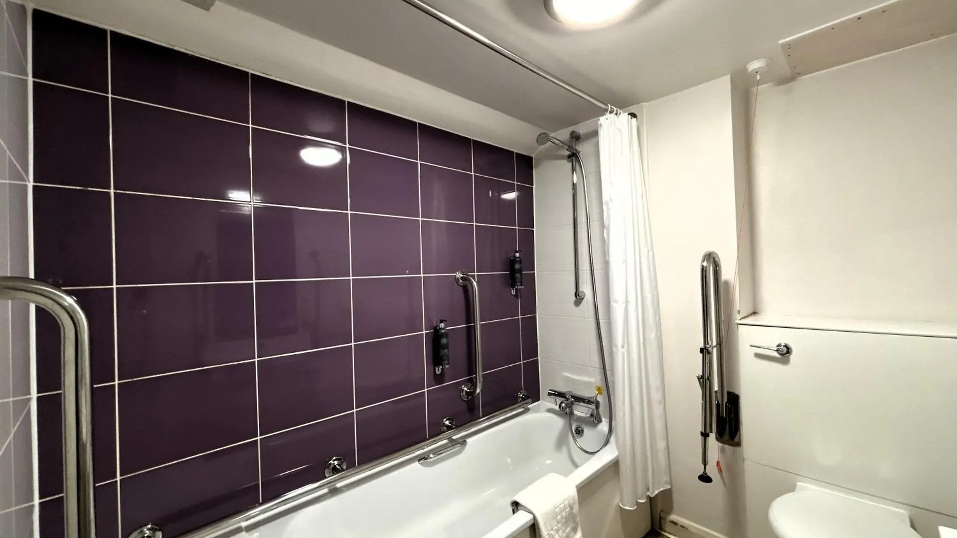 Premier Roomz Two Mills Ledsham  Ledsham (Cheshire)