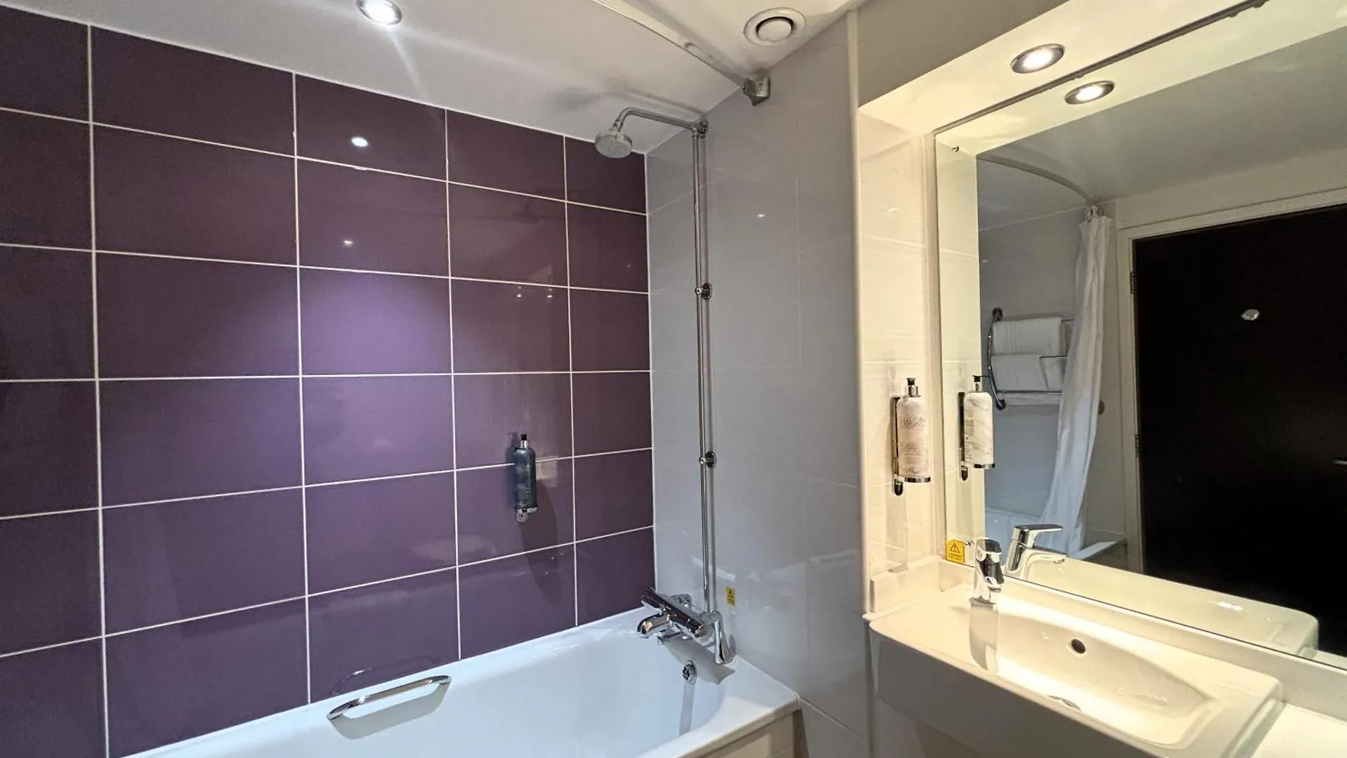 Premier Roomz Two Mills Ledsham  0*, Ledsham (Cheshire) United Kingdom